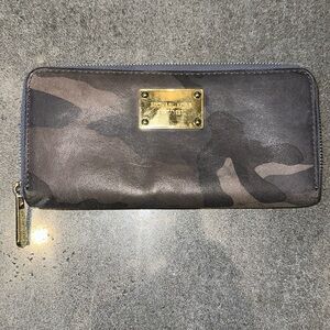 Michael Kors Blue Camo Leather Wallet – Zip-Around Camouflage Design